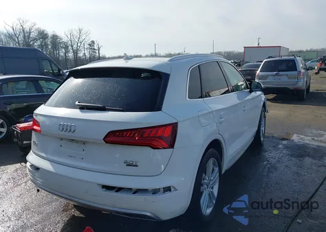 2018 Audi Q5 2.0T Premium/2.0T Tech Premium z USA, uszkodzony, nr VIN WA1CNAFY6J2125313